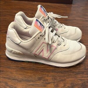 New Balance Cream and Pink Sneakers Retro-Inspired Design